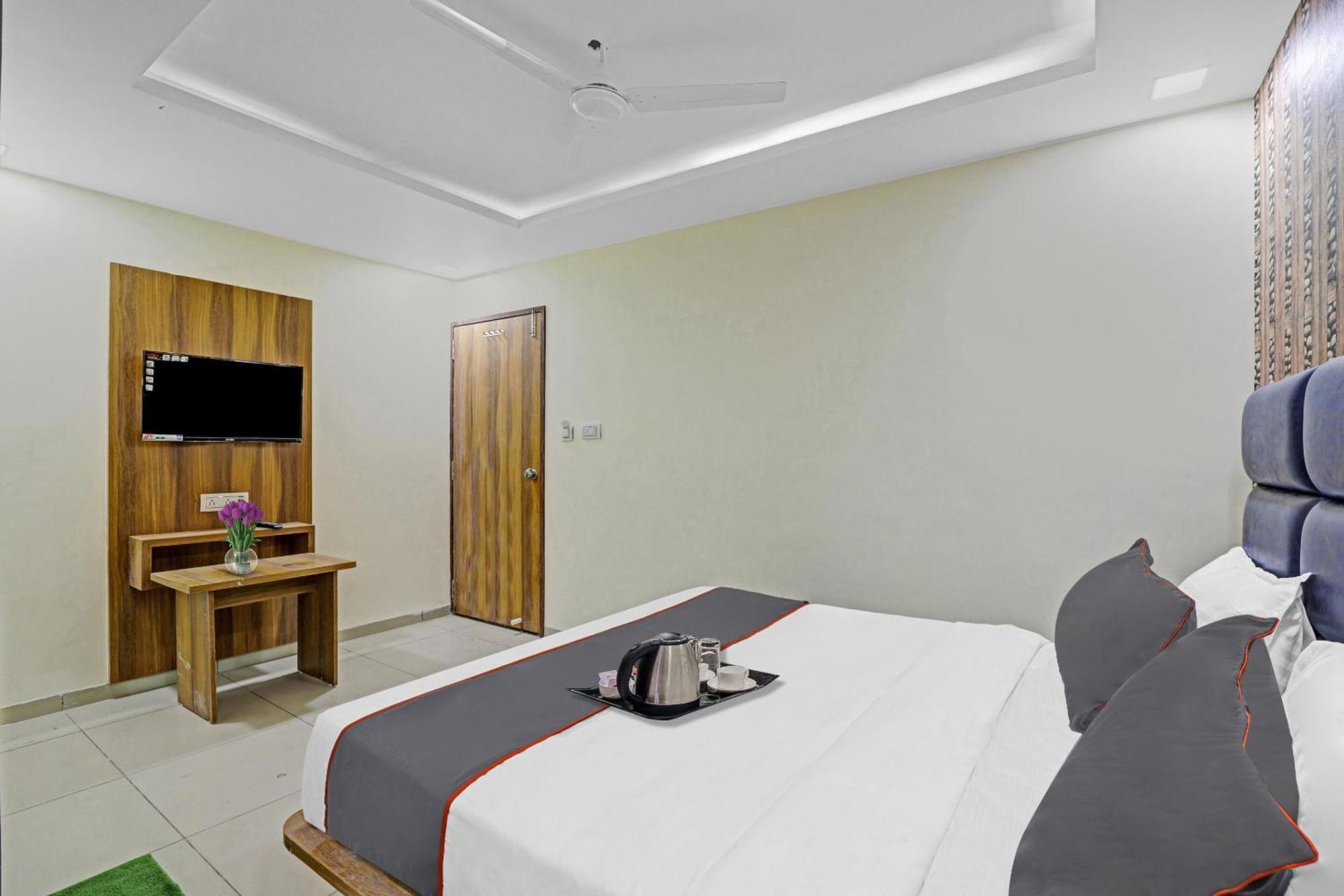 Hotel O Hill View Vadodara Exteriör bild